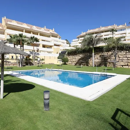 Spacious Puerto Alto Daire Estepona