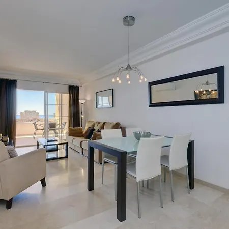 Spacious Puerto Alto Daire Estepona